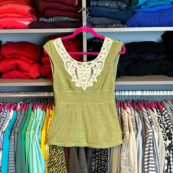 Free People green with cream lace v back sleeveless top size S - Picture 1 of 3